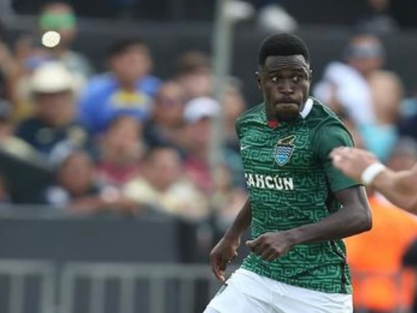 Kairou Amoustapha in match action for Cancún FC
